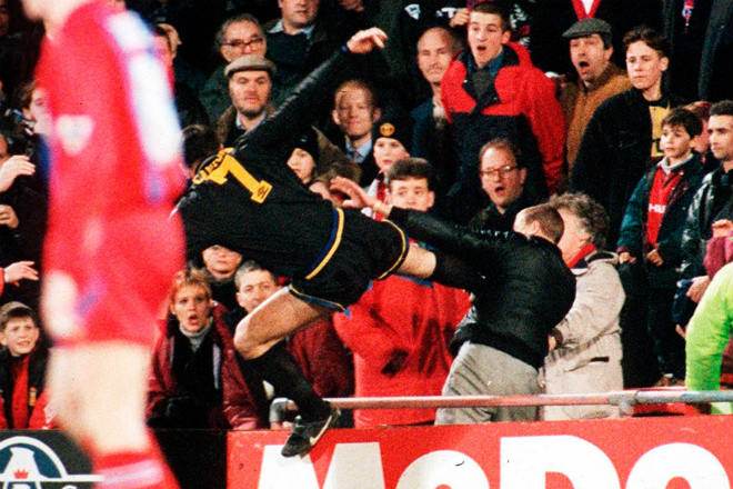 Eric Cantona và cú đá kung-fu kinh điển năm 1995