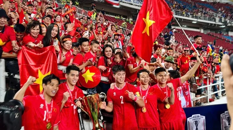 AFF Cup luôn được người hâm mộ quan tâm vì gắn với đội tuyển quốc gia và niềm tự hào màu cờ sắc áo.