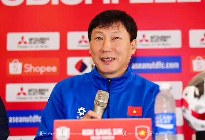 HLV Kim Sang Sik là ai