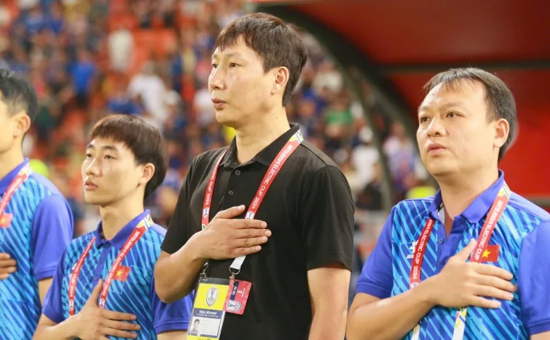 HLV Kim Sang Sik là ai