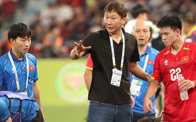 HLV Kim Sang Sik là ai