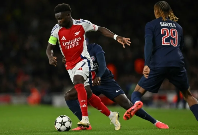 Triết lý của huấn luyện viên PSG hiện tại kết hợp kiểm soát bóng, pressing sau mất bóng và khả năng biến đổi cấu trúc đội hình linh hoạt.