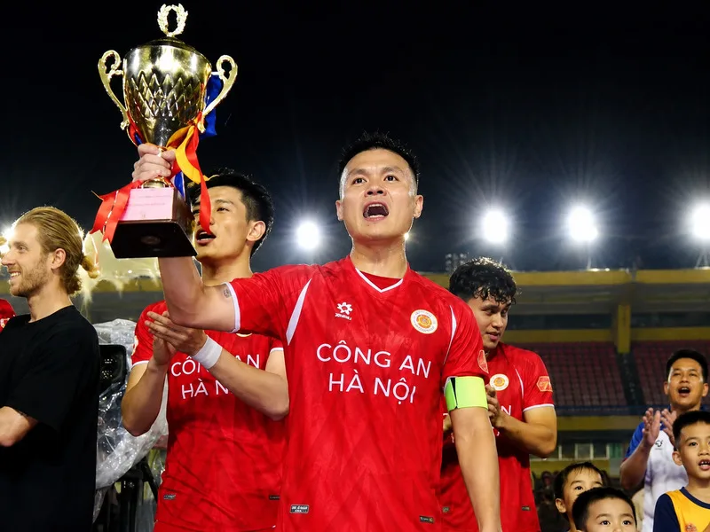 Quang Hải góp công giúp Công an Hà Nội chinh phục các danh hiệu tại V.League.