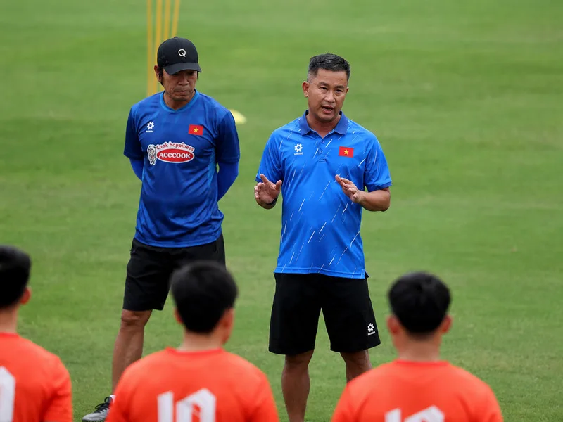 Ban huấn luyện đánh giá thể lực, khả năng hòa nhập và tư duy chiến thuật của từng cầu thủ