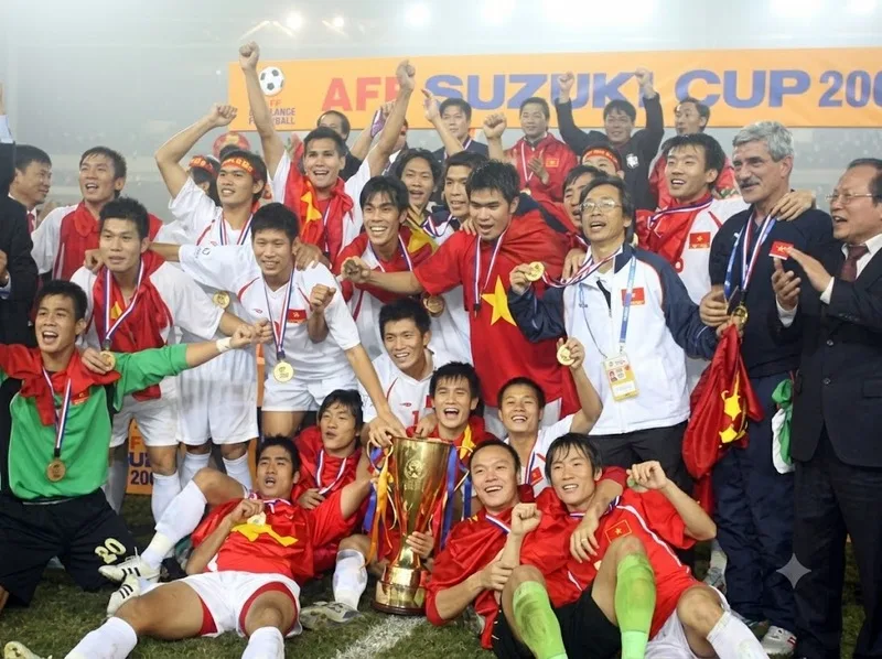 Việt Nam lần đầu vô địch AFF Cup năm 2008 sau chung kết với Thái Lan.